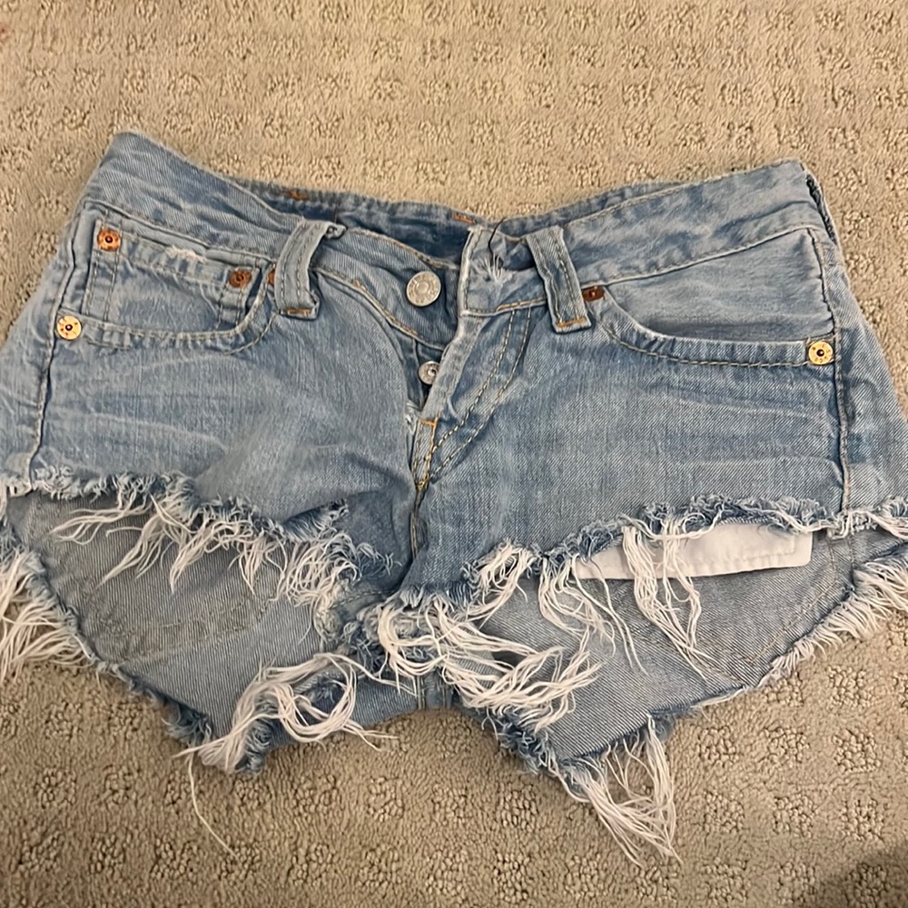 Low rise light washed Levi jean shorts